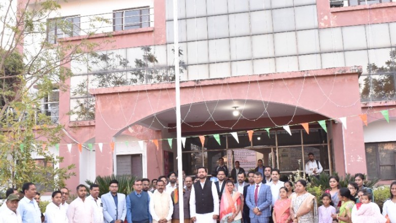 जिला पंचायत अध्यक्ष गीता घासी साहू ने किया ध्वजारोहण