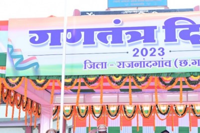 कलेक्टर डोमन सिंह ने किया कलेक्टोरेट  परिसर में ध्वजारोहण :