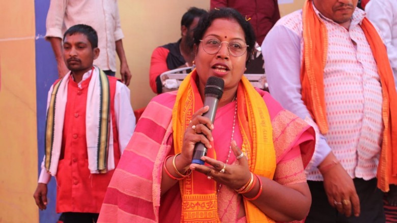 हेमा देशमुख महापौर ग्राम खैरा मे राम कथा में हुई शामिल0 हेमा देशमुख महापौर ने भगवान  रामचंद्र जी की आरती उतार कर की सुख समृद्धि ,खुशहाली की कामना
