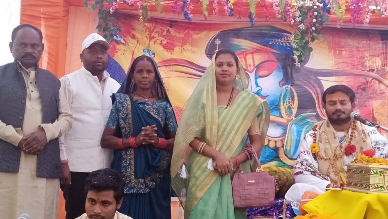 जिला पंचायत अध्यक्ष गीता घासी साहू व्यास पीठ से लिया आशीर्वाद :