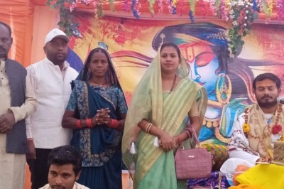 जिला पंचायत अध्यक्ष गीता घासी साहू व्यास पीठ से लिया आशीर्वाद :