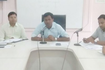 कलेक्टर ने ली धान उपार्जन केन्द्र के नोडल अधिकारियों की ली बैठक :