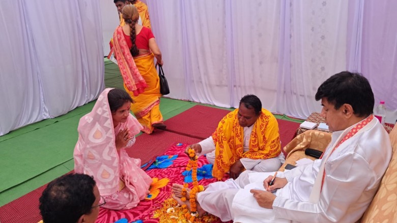 राजनंदगांव  : पार्षद श्रीमती चंद्रकला देवांगन जी ने आशीर्वाद प्राप्त किया :