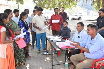जन समस्या निवारण शिविर के माध्यम से हो रहा है समस्याओं का निपटाराबी :