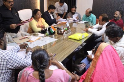 महापौर परिषद की बैठक में विकास कार्यो की स्वीकृति :