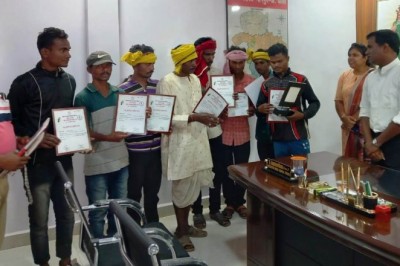 कलेक्टर से युवा महोत्सव के विजेता खिलाडिय़ों ने की मुलाकात :