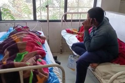 CG में हादसा..हादसा और हादसा: 2 कारों में टक्कर, 8 लोग घायल, अस्पताल ले जा रही एंबुलेंस ने भी ट्रक को ठोका, मौत के मुंह में 11 सदस्य