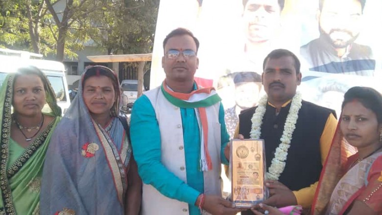 मुख्यमंत्री ने पैरादान करने वाले किसानों को किया सम्मानित  चुम्मन साहू ने सरपंच एवं समस्त ग्रामवासियो को बधाई एवं शुभकामनाएं दी