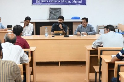 भिलाई शहर के डेवलपमेंट व शहर व्यवस्था को लेकर निगमायुक्त रोहित व्यास ने ली अधिकारियों की महत्वपूर्ण बैठक, चौपाटी, किड्स जोन, वेंडिंग जोन सहित सौंदर्यीकरण को लेकर दिए निर्देश :