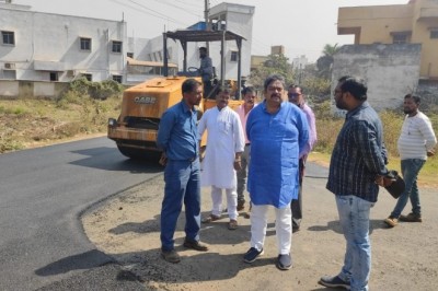 नगर निगम भिलाई क्षेत्र की सड़के अब होंगे धूल मुक्त  शहर सरकार की पहल पर सड़के बन रही सुगम :
