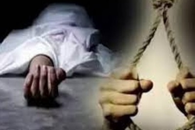 पेड़ पर फांसी के फंदे पर युवक की लाश लटकती मिली इलाके में मचा हड़कंप