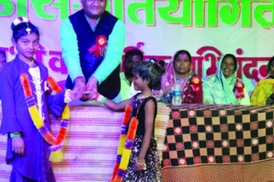 डांस प्रतियोगिता में शामिल हुए कांग्रेस नेता तरूण सिन्हा