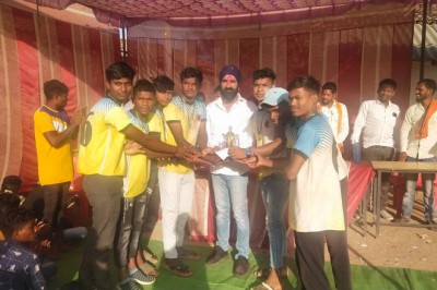 दो दिवसीय कबड्डी प्रतियोगिता के समापन मे बढ़गांव पहुँचे जगजीत सिंह भाटिया