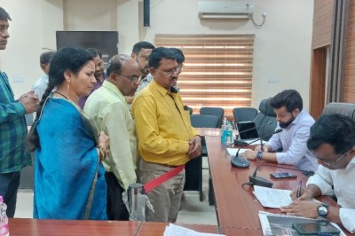 सिंगल मीटर के सहारे मधुरिशा हाइट्स फेस 03 का 56 परिवार, एसोसिएशन के सदस्य पहुंचे जनदर्शन :