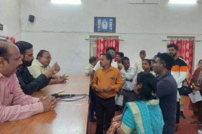 नगर निगम सभागृह में जन चौपाल, अधिकारियों ने सुनी समस्या, 10 आवेदन प्राप्त :