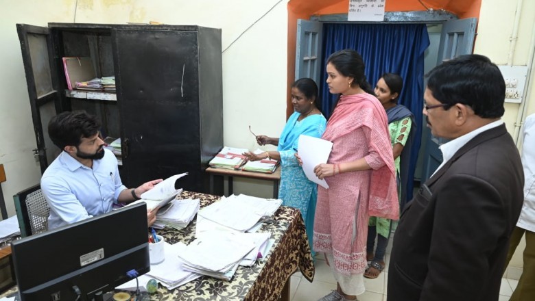 दुर्ग तहसील का औचक निरीक्षण किया कलेक्टर ने, 2 रीडर निलंबित :