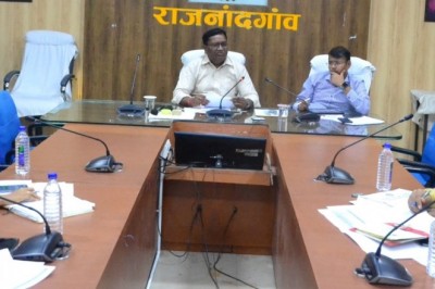 कलेक्टर ने ली गौठान समूह से जुड़े अधिकारियों की बैठक :