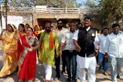 राजनांदगांव तहसील मे गांवो को यथावत रखने ज़िलाधीश के नाम एस डी एम को ज्ञापन सौंपा :