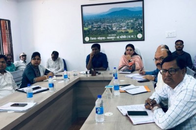 शासन की योजनाओं से ग्रामवासियों को अधिक से अधिक लाभान्वित करने की जरूरत - कलेक्टर :