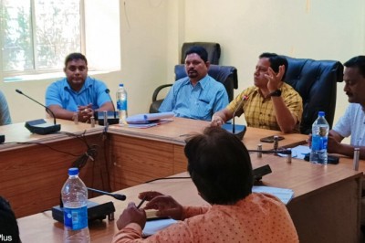 गोधन न्याय योजना के प्रभावी क्रियान्वयन के लिए समन्वित तरीके से कार्य करने की जरूरत : कलेक्टर
