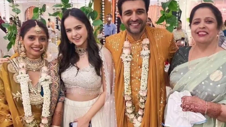 जेठालाल के साथ बबीता जी ने ली सेल्फी, शादी पर पहुंची तारक मेहता का उल्टा चश्मा की टीम :