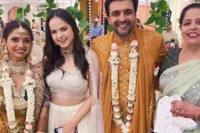 जेठालाल के साथ बबीता जी ने ली सेल्फी, शादी पर पहुंची तारक मेहता का उल्टा चश्मा की टीम :