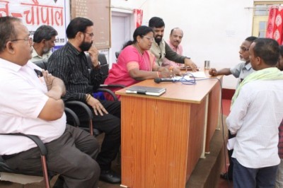 नगर निगम सभागृह में जन चौपाल, महापौर एवं आयुक्त ने सुनी समस्या   22 आवेदन प्राप्त, 5 का हुआ निराकरण