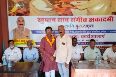 खुमान साव संगीत अकादमी का फीता काटकर किया उदघाटन :