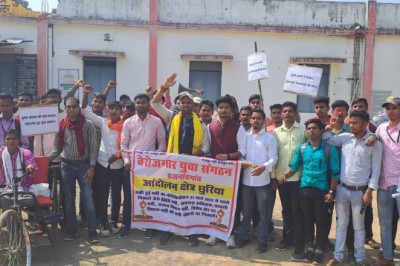 बेरोजगार युवा संगठन ने 10 सूत्रीय मांग लेकर रैली निकालकर तहसीलदार को सौंपा ज्ञापन