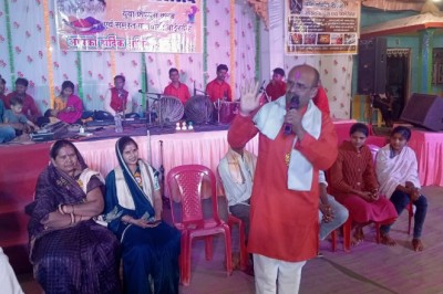 बोईडीह में फाग महोत्सव कार्यक्रम में सम्मिलित हुए जिला भाजपा महामंत्री रविन्द्र वैष्णव