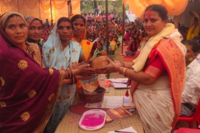 होली के अवसर पर क्षेत्र के विभिन्न आयोजनों में शामिल हुईं विधायक छन्नी चंदू साहू