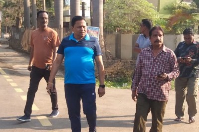 होली त्योहार के दूसरे दिन आयुक्त लोकेश चन्द्राकर ने किया सफाई व्यवस्थाओ का निरीक्षण: