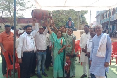 केन्द्र सरकार के महंगाई एवं जन विरोधी नितियों के विरोध में धरना प्रदर्शन :