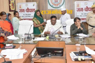 कलेक्टर ने अधिकारियों के साथ सुनी जनसामान्य की समस्यायें