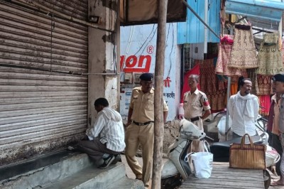 राजस्व वसूली के लिये दुकाने सील करने की निगम का अभियान जारी :