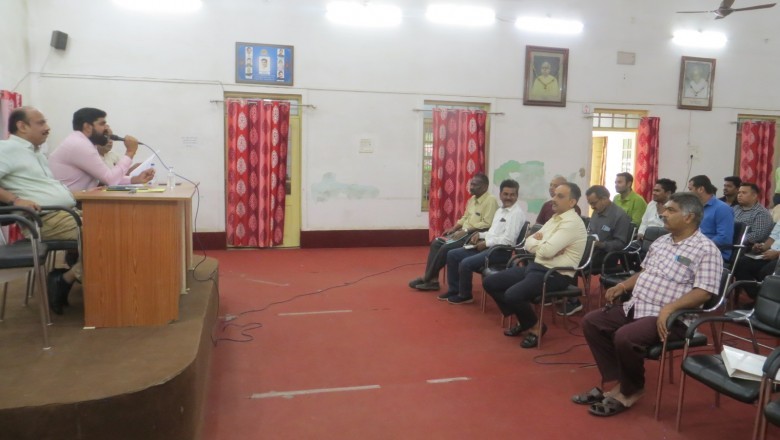 आयुक्त ने की राजस्व की समीक्षा - डिमान्ड के विरूद्ध सतप्रतिशत वसूली के दिये निर्देश :
