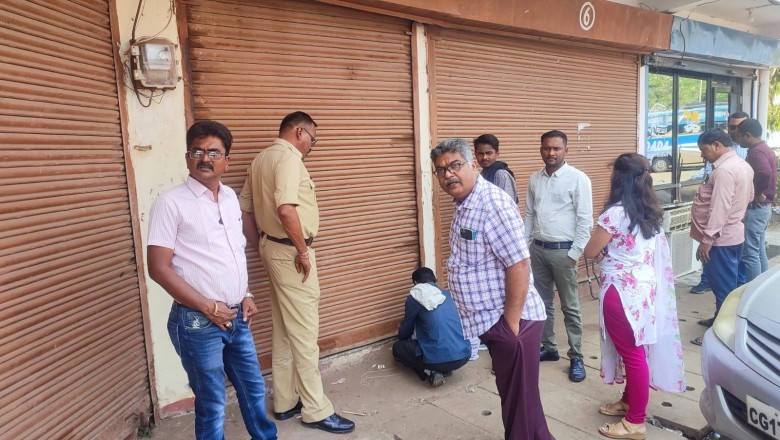 प्रीमियम भुगतान नहीं करने पर प्रतीक्षा बस स्टैण्ड की 4 दुकान में निगम ने जड़ा ताला :