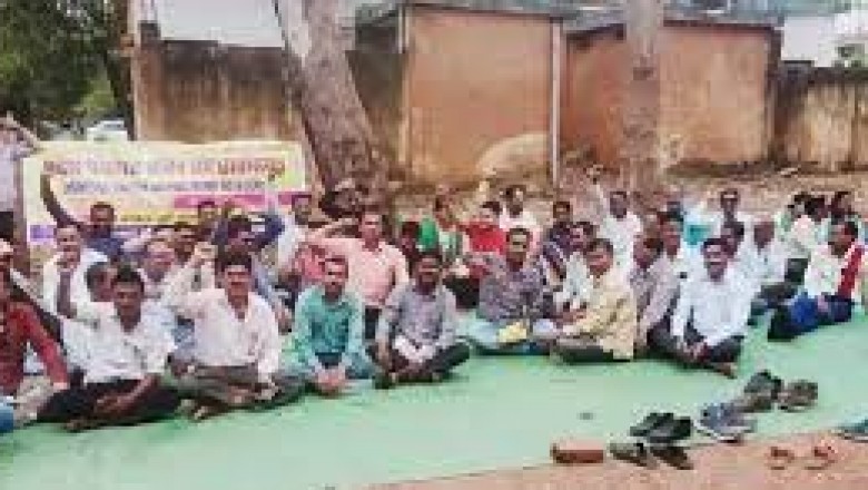 छत्तीसगढ़ के सभी ब्लॉक मुख्यालय में काम बंद कलम बंद सचिवो  का  अनिश्चितकालीन हड़ताल