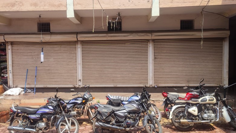 प्रीमियम भुगतान नहीं करने पर टाका घर की 2 दुकाने निगम ने की सील :