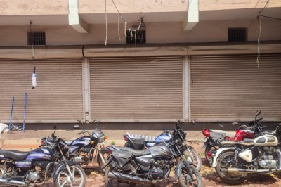 प्रीमियम भुगतान नहीं करने पर टाका घर की 2 दुकाने निगम ने की सील :