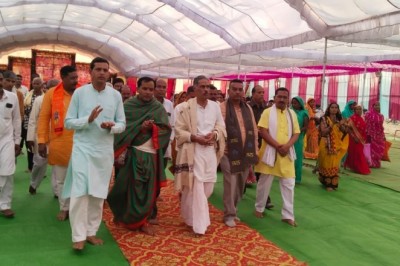 श्री राम कथा में शामिल हुए अध्यक्ष भागवत साहू सहित जिला साहू संघ राजनांदगांव के पदाधिकारी :