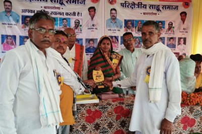 पांडुका मे भक्त माता कर्मा का ध्वाजारोहण मुख्य अतिथि गीता घासी साहू ने किया :