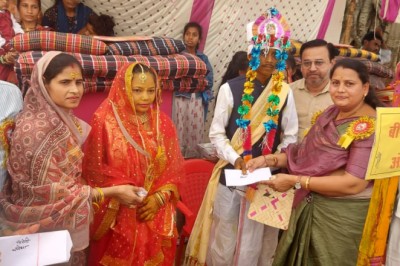 सामुहिक विवाह में 7 जोड़े बंधे परिणय सूत्र में, विधायक ने दिया आशीर्वाद