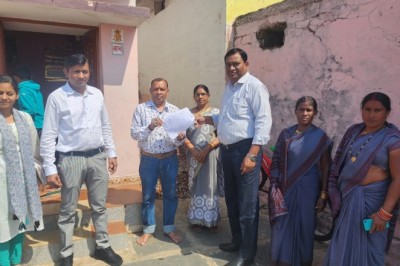 कलेक्टर ने किया सामाजिक-आर्थिक सर्वेक्षण कार्य का निरीक्षण :