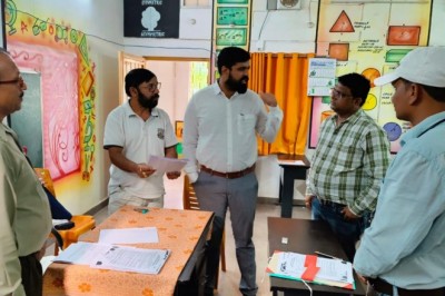 बेरोजगारी भत्ता के लिये सत्यापन हेतु 10 कलस्टर सेन्टर, आयुक्त ने किया निरीक्षण :