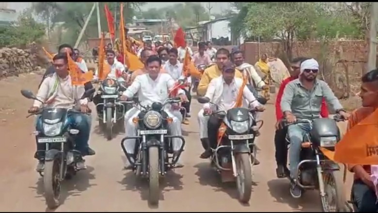 विधायक भुनेश्वर बघेल ने बाइक चलाकर बाइक रैली का शुभारंभ किया :