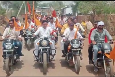विधायक भुनेश्वर बघेल ने बाइक चलाकर बाइक रैली का शुभारंभ किया :