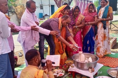 ग्राम आरला में शिवलिंग की प्राण प्रतिष्ठा कर विधिवत स्थापित :