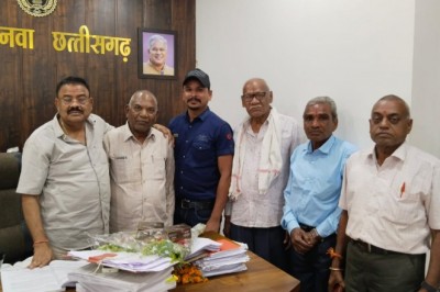 सिंघोला मे माँ कर्मा भवन निर्माण के विधायक दलेश्वर ने 6.50 लाख रुपए दी स्वीकृति :