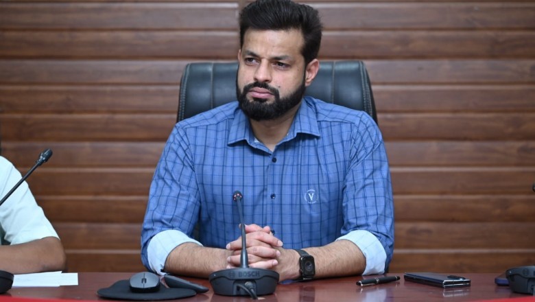 फसल बीमा पंजीकरण व क्लेम का लाभ दिलाने के लिए अधिकारी किसानों के साथ स्थापित करें समन्वय -कलेक्टर :
